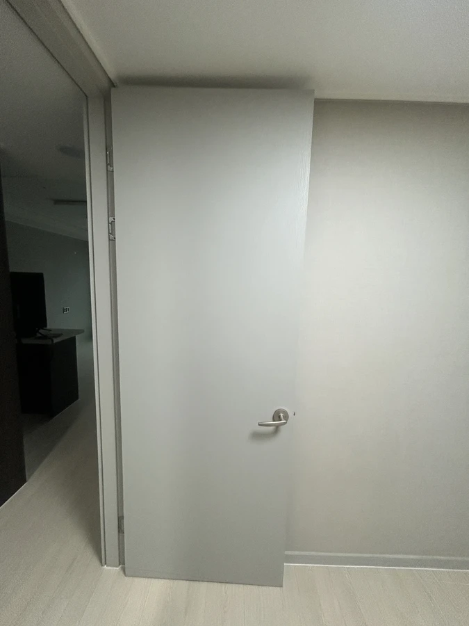 새 문으로 교체한 문짝 정리 후 상태